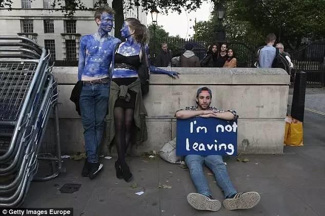 英国退欧不是一个笑话，即使是，也是让我们所有人都感到苦涩的笑话。